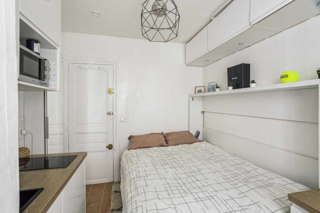 Small Comfortable Studio Near Eiffel Tower Париж Екстериор снимка