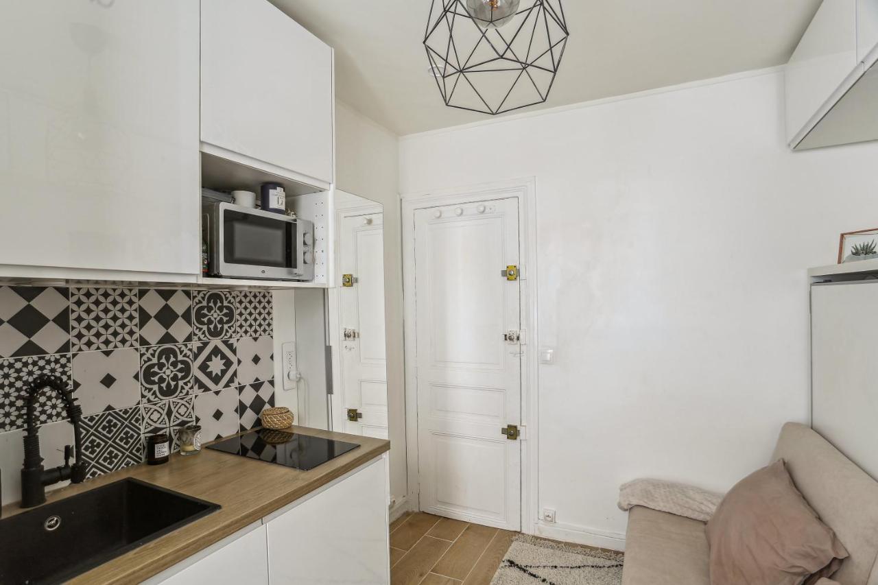 Small Comfortable Studio Near Eiffel Tower Париж Екстериор снимка